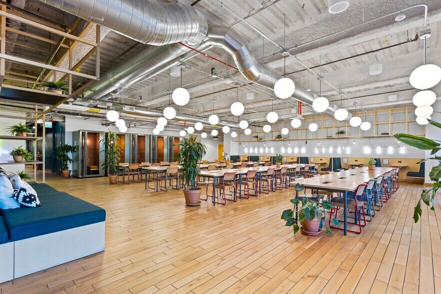 More Photos Of 1111 Broadway, Oakland Coworking Space