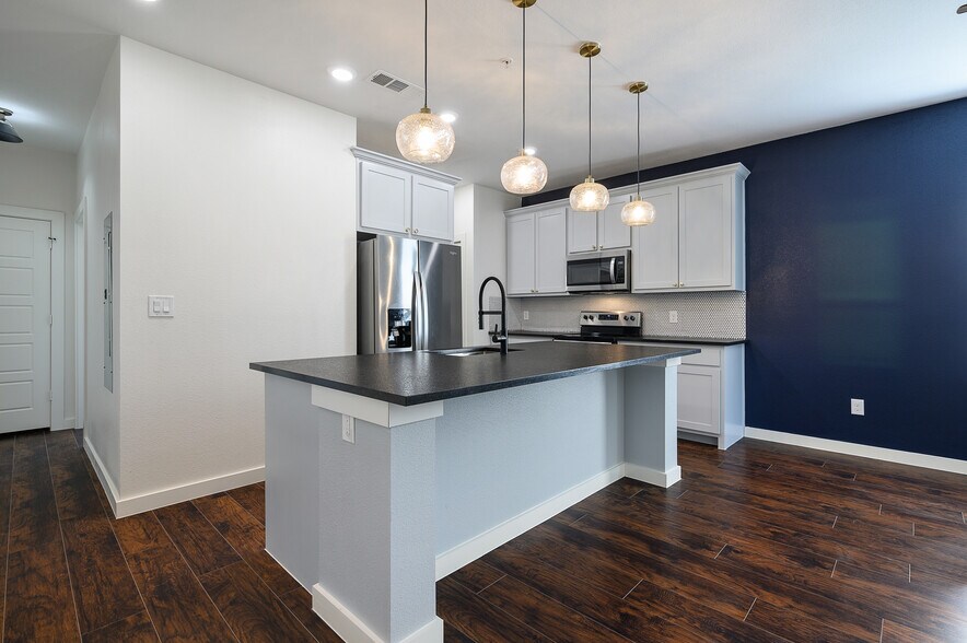 More Photos Of 800 S Welch St, Denton Apartments For Sale