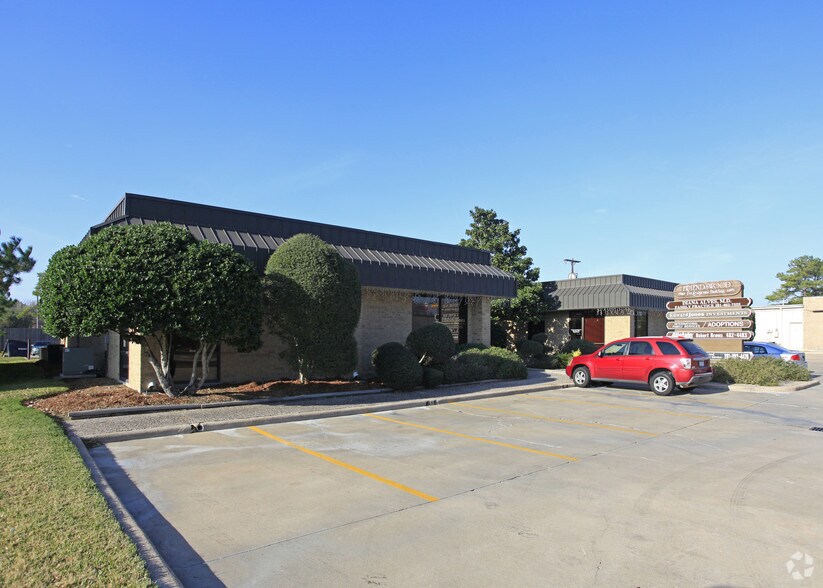 Primary Photo Of 700 S Friendswood Dr, Friendswood Office For Sale