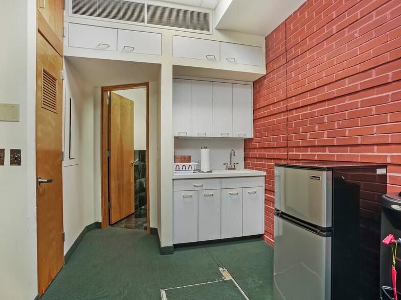 More Photos Of 263 Glenville Rd, Greenwich Storefront Retail Office For Lease