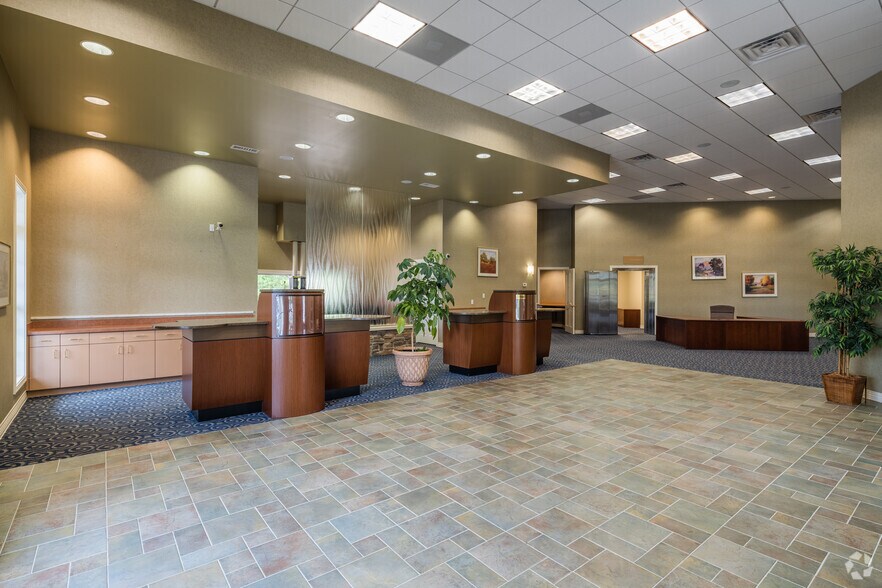 More Photos Of 2100 S Illinois St, Belleville Coworking Space