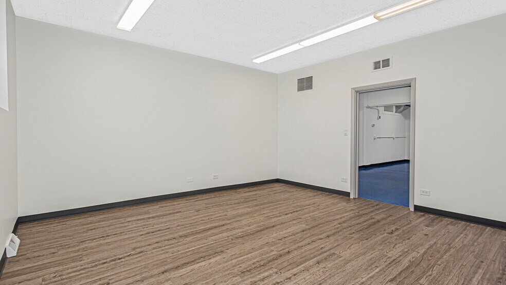 More Photos Of 1657 N Kostner Ave, Chicago Warehouse For Lease
