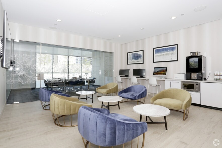 More Photos Of 1140 N Wells St, Chicago Apartments For Lease