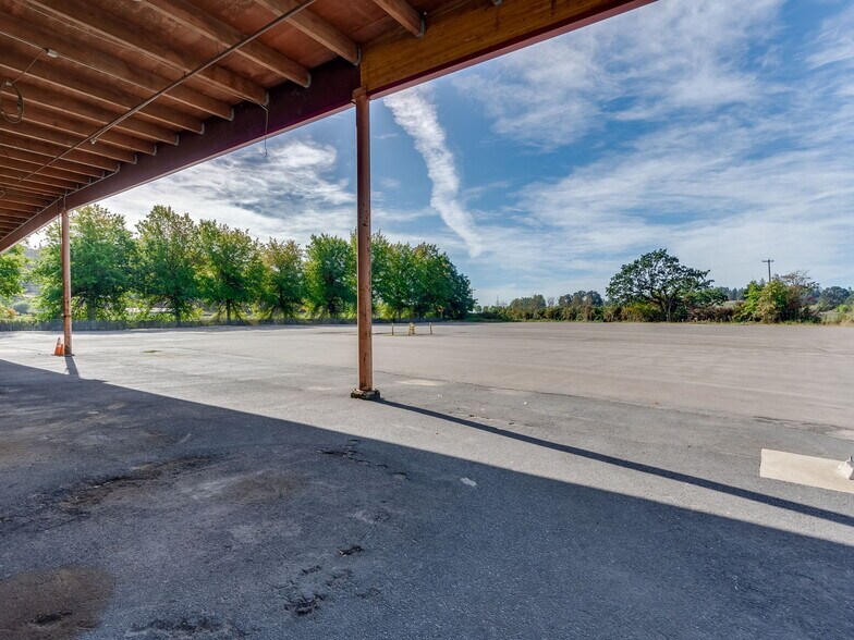 More Photos Of 16700 S Highway 99W, Amity Distribution For Sale