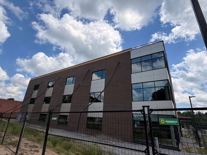 More Photos Of 15545 Cosby Rd, Chesterfield Medical For Lease