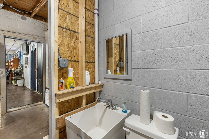 More Photos Of 18847 US-281, Windthorst Storefront Retail Office For Sale