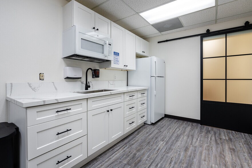 More Photos Of 2615 Camino del Rio S, San Diego Office For Lease