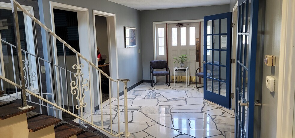 More Photos Of 1314 Galvin Rd S, Bellevue General Retail For Lease