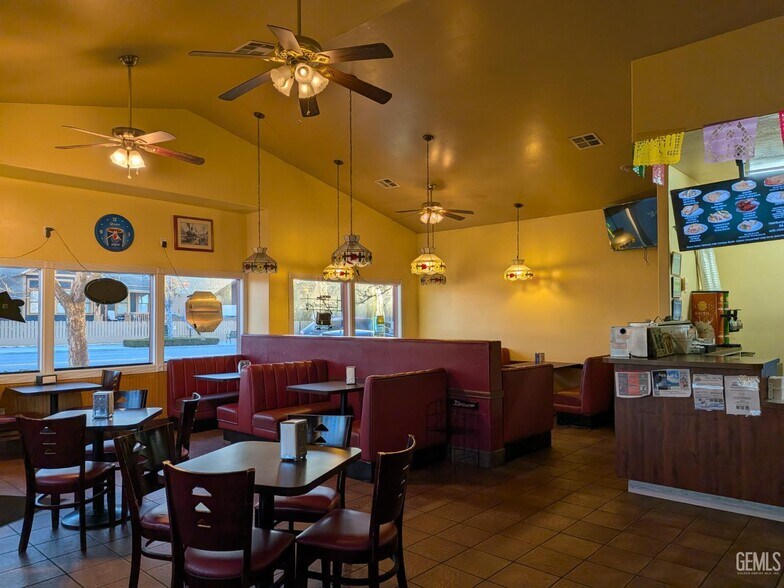 More Photos Of 211 E Tehachapi Blvd, Tehachapi General Retail For Sale