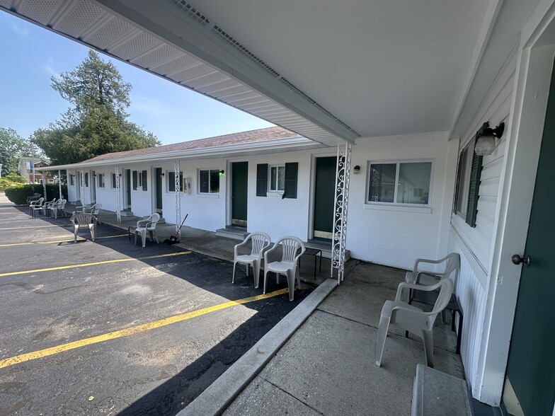 More Photos Of 2040 I-75 Business Loop, Saint Ignace Hotel For Sale