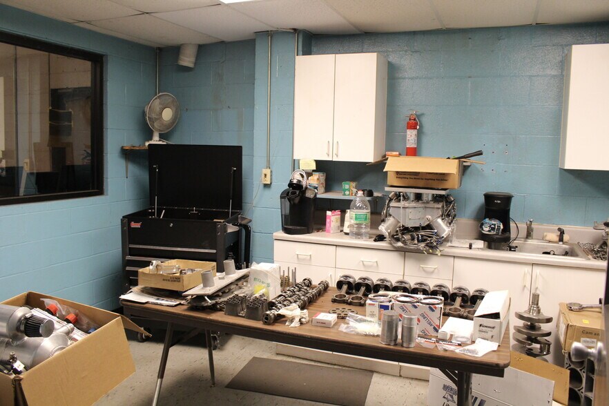 More Photos Of 994 Rhyne Rd, Clover Light Manufacturing For Sale