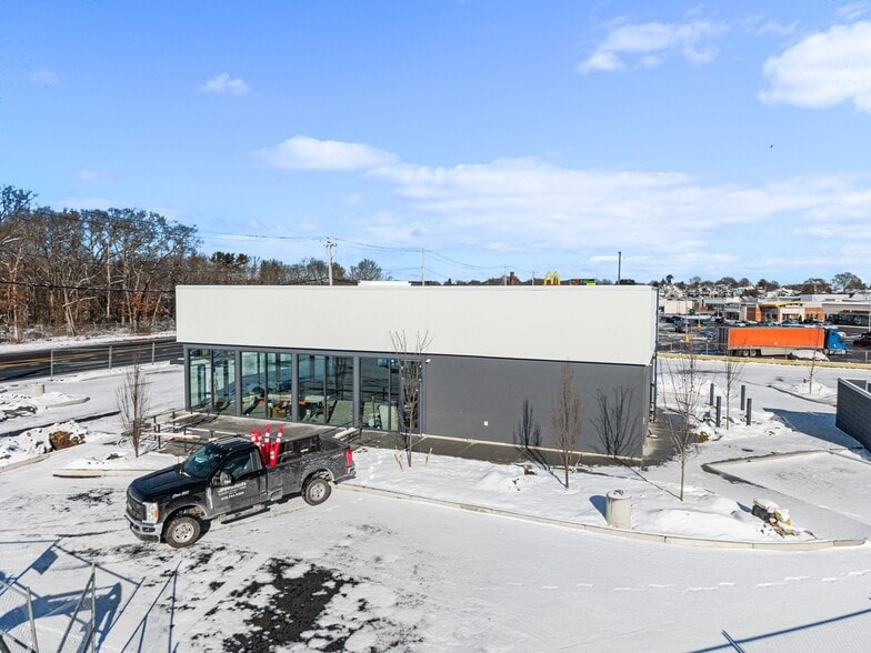 More Photos Of 950 Kings Hwy, New Bedford Storefront For Lease