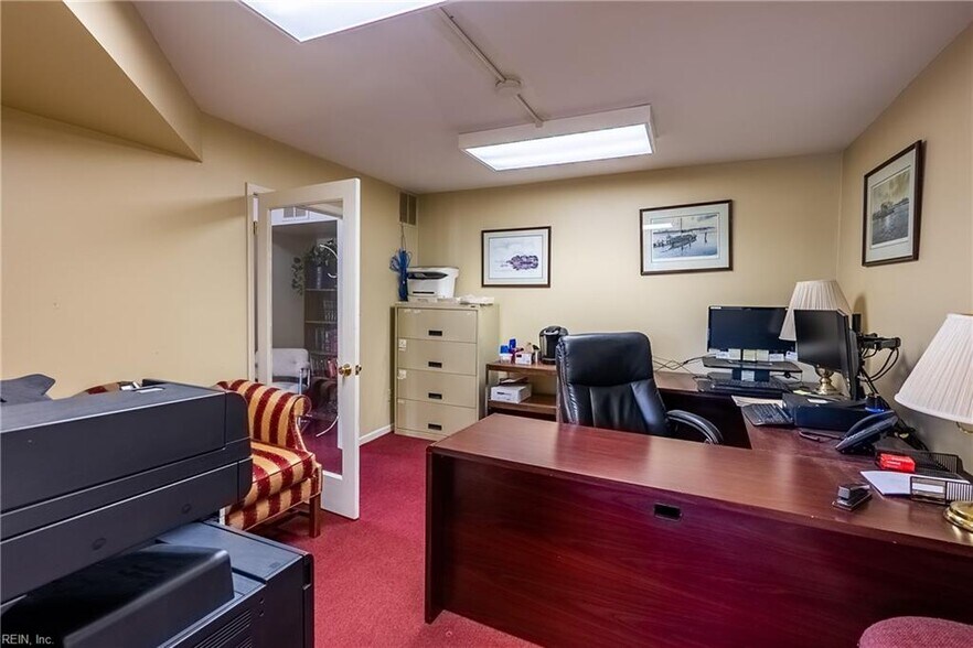 More Photos Of 7002 George Washington Memoria Hwy, Gloucester Office For Sale