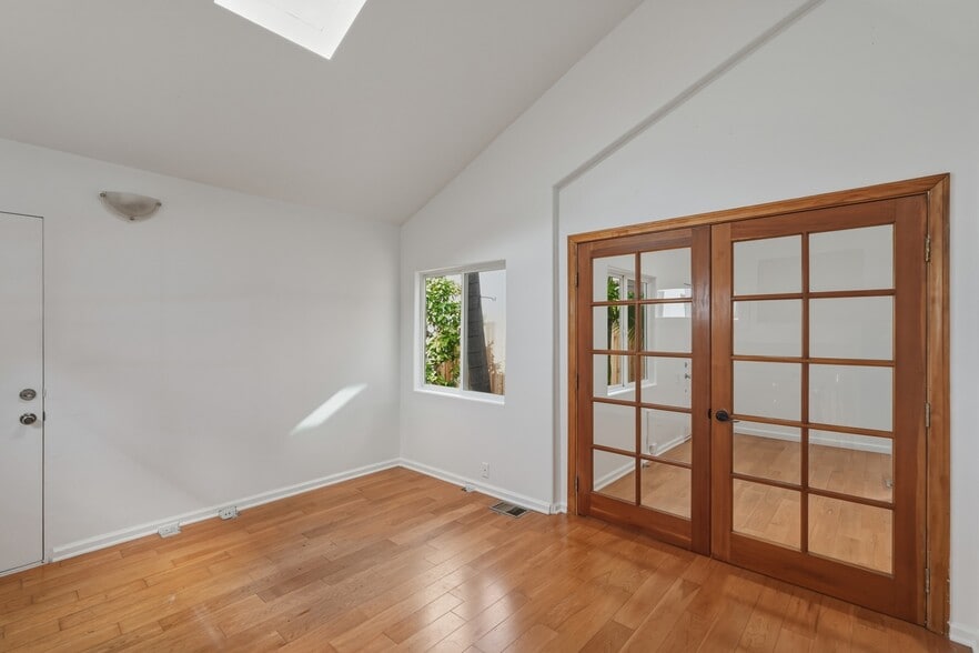 More Photos Of 137 Arena St, El Segundo Flex For Sale