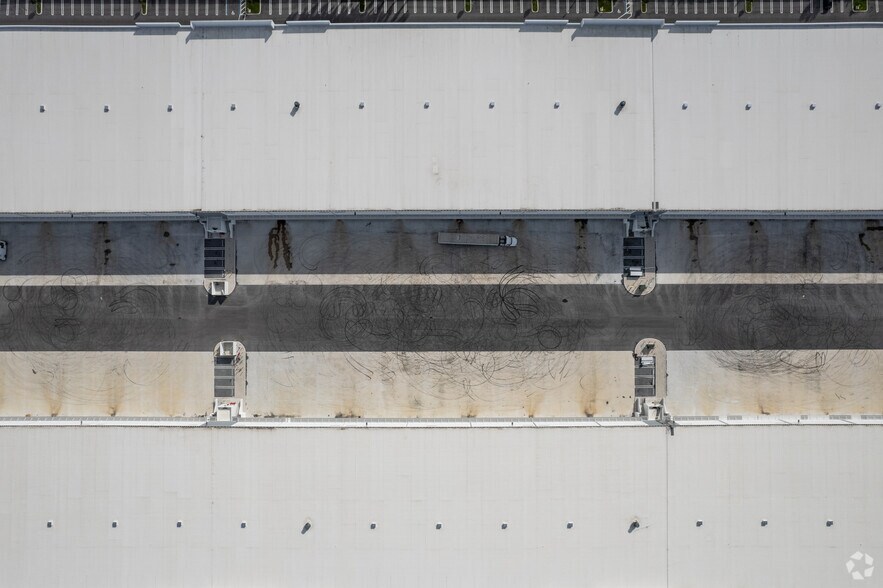 More Photos Of 10702 NW 147 St, Hialeah Gardens Distribution For Lease