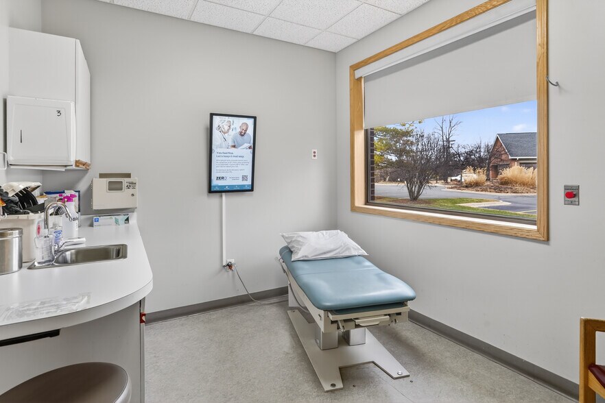 More Photos Of 1625 Ramblewood Dr, East Lansing Medical For Sale