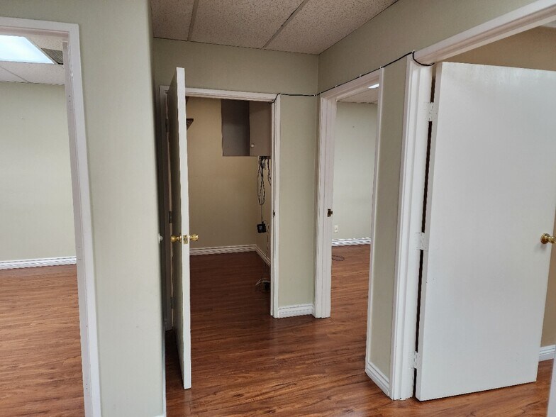 More Photos Of 7041 Owensmouth Ave, Canoga Park Office For Sale