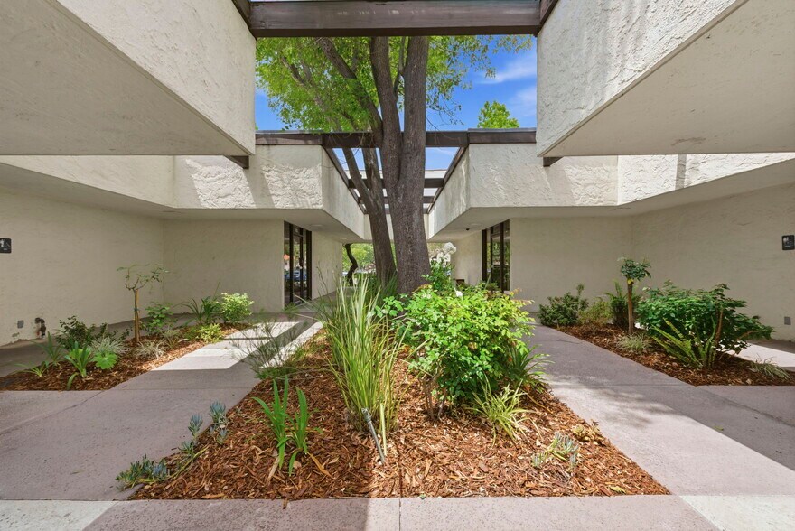 More Photos Of 950 Hampshire Rd, Westlake Village Medical For Sale