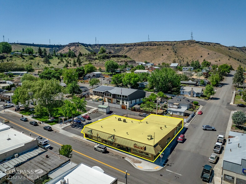 More Photos Of 502 Deschutes Ave, Maupin General Retail For Sale