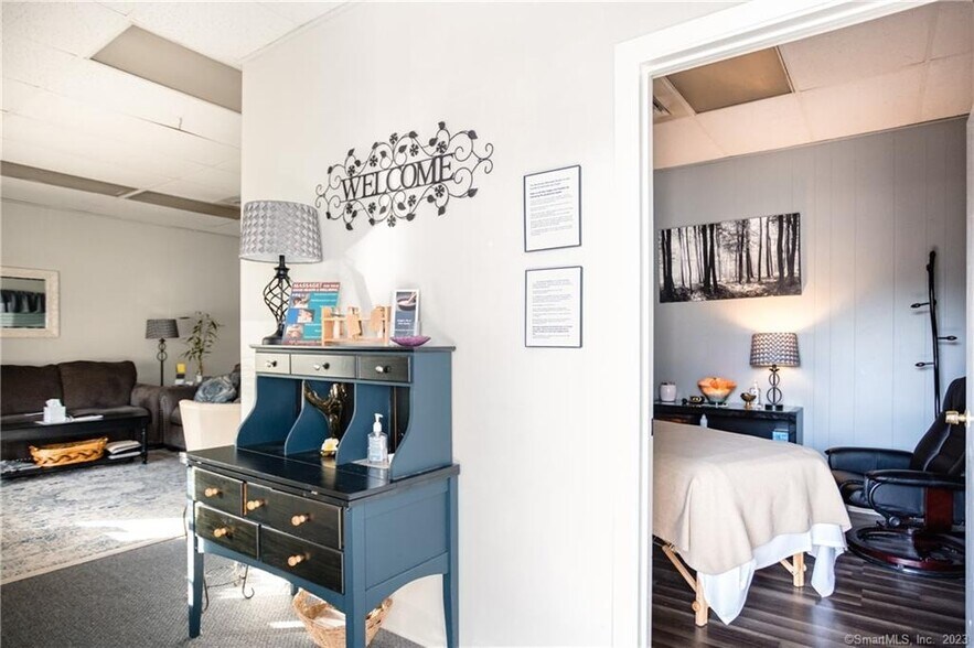 More Photos Of 448 Spring St, Windsor Locks Freestanding For Lease