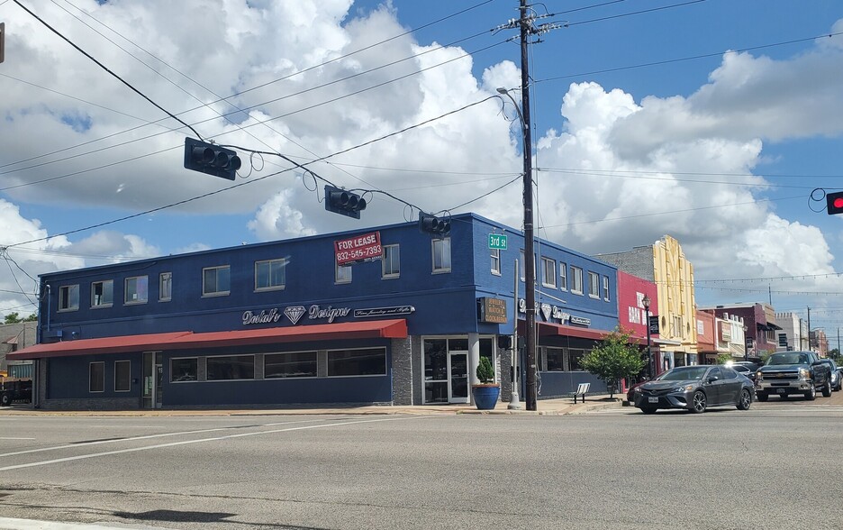 Primary Photo Of 1919 Avenue H, Rosenberg Medical For Lease