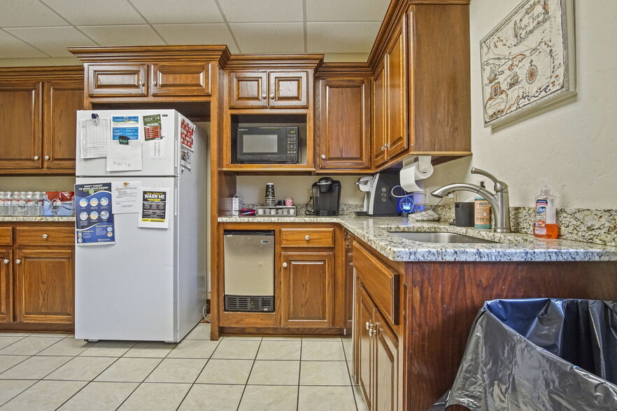 More Photos Of 1006 24th Ave NW, Norman Office For Sale