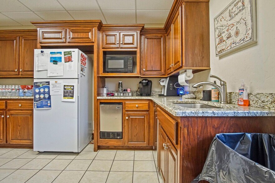 More Photos Of 1006 24th Ave NW, Norman Office For Sale