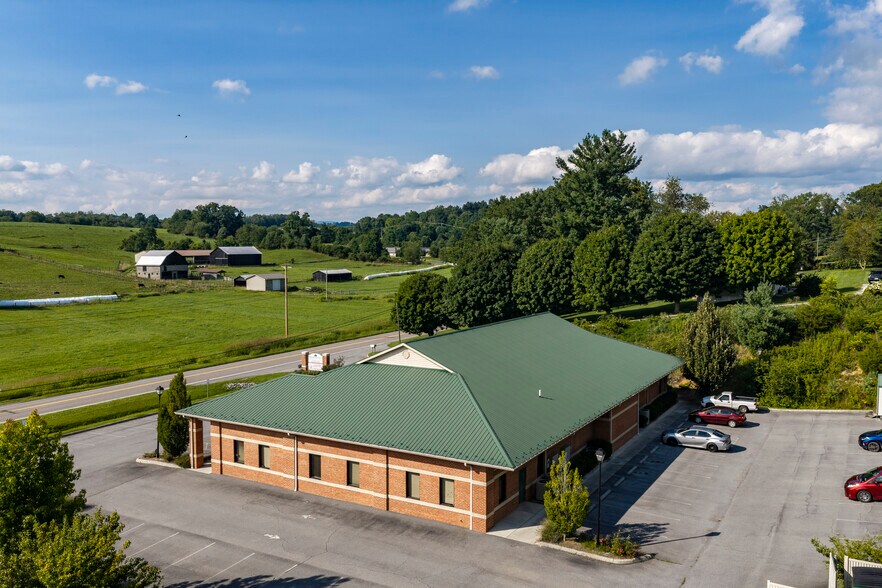 More Photos Of 26208 Lee Hwy, Abingdon Medical For Lease