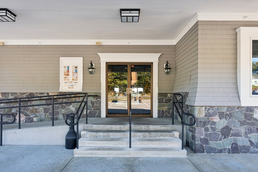 More Photos Of 161 Main St, Woolwich Restaurant For Sale