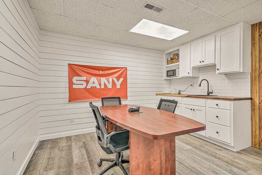 More Photos Of 3930 E Stone Dr, Kingsport Warehouse For Sale