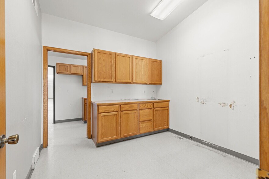 More Photos Of 20 3rd Ave, Longmont Medical For Sale