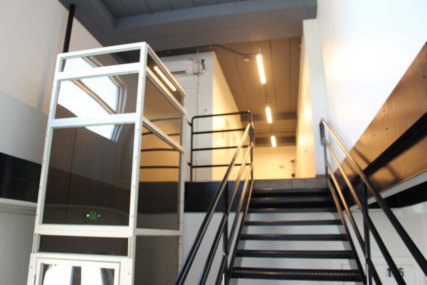 More Photos Of 302 W Defee Ave, Baytown Specialty For Sale