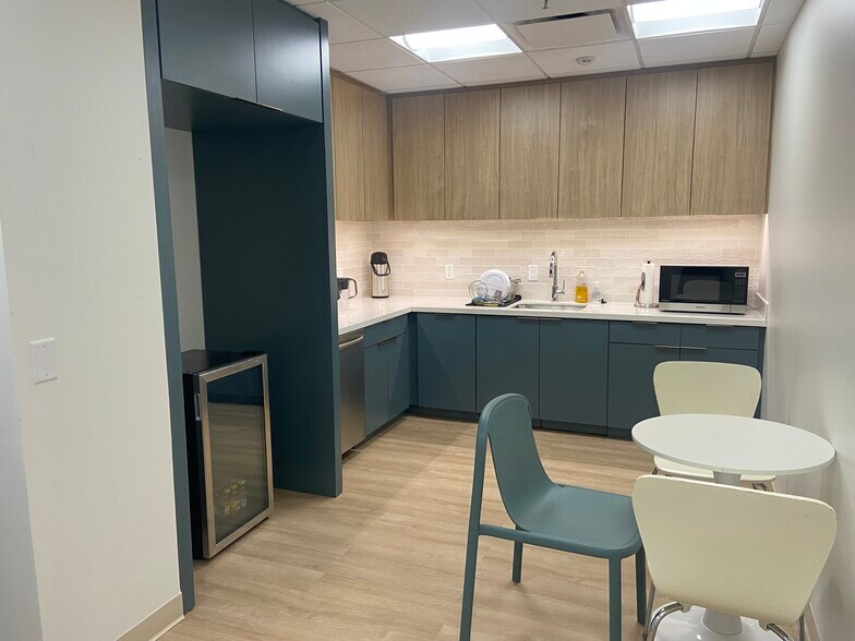 More Photos Of 8603 Westwood Center Dr, Vienna Office For Lease