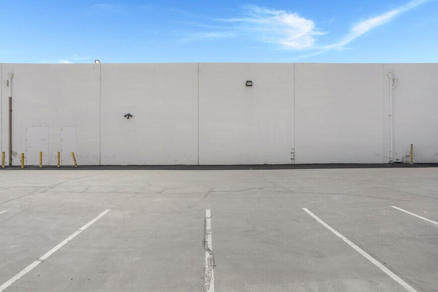 More Photos Of 2991-2995 E White Star Ave, Anaheim Warehouse For Sale