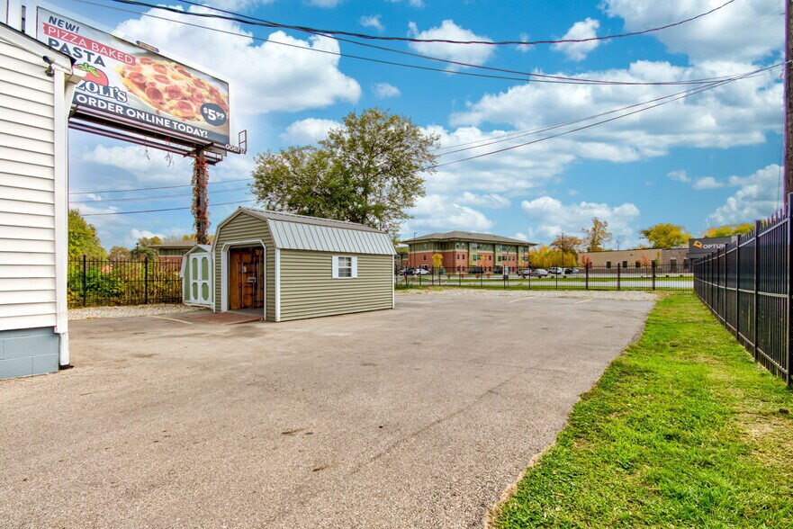 More Photos Of 4451 Old Allisonville Rd, Indianapolis Office For Sale