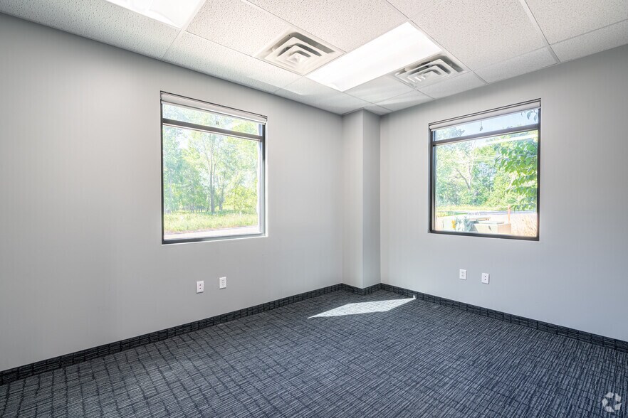More Photos Of 10335 Naples St NE, Blaine Warehouse For Lease