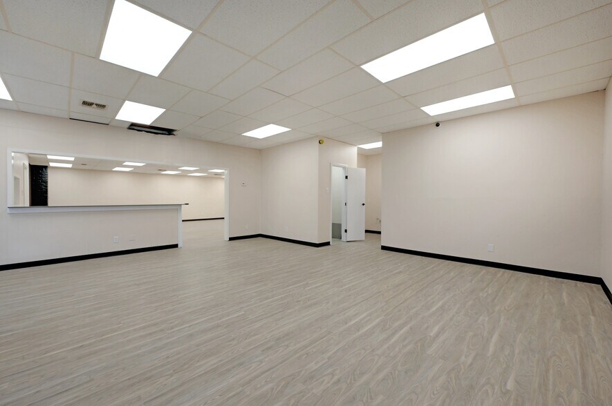 More Photos Of 5715 Kenwick St, San Antonio Warehouse For Lease