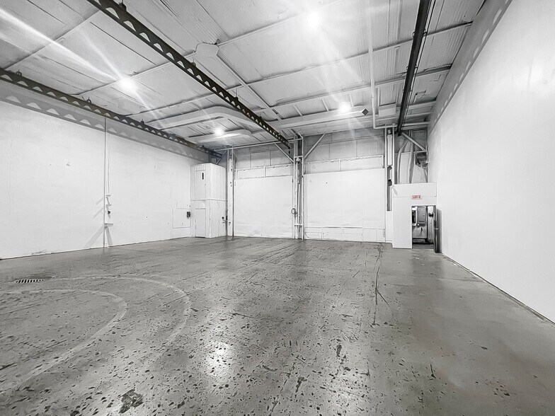 More Photos Of 187 Rue Richer, Lachine Warehouse For Lease