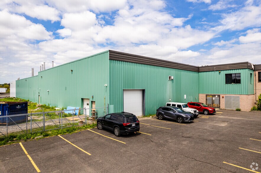 More Photos Of 5065-5067 Rue Ontario E, Montréal Manufacturing For Lease