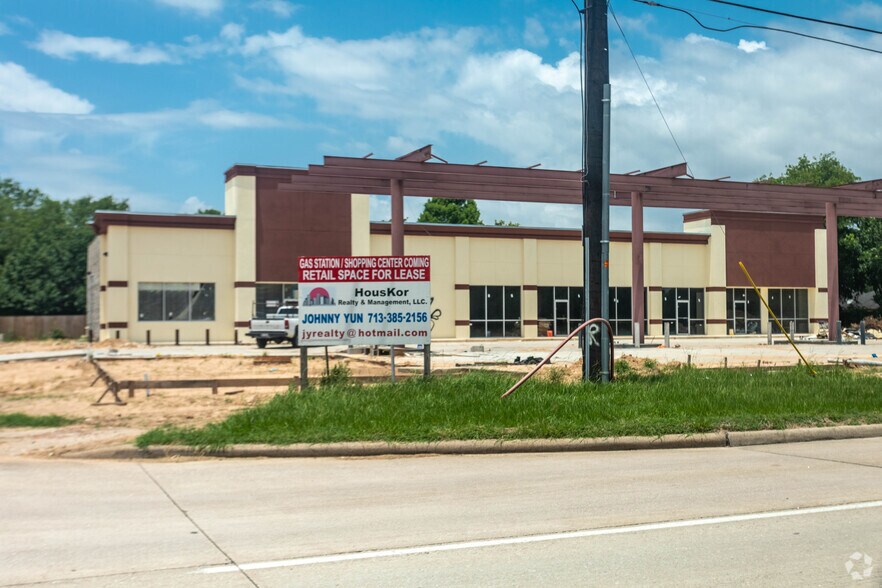 More Photos Of 3603 Greenhouse Rd, Katy Service Station For Lease