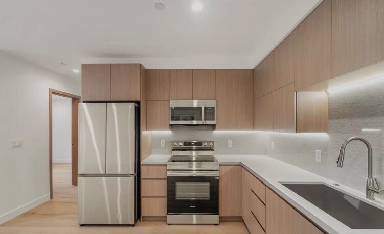 More Photos Of 11025 Blix St, North Hollywood Apartments For Sale