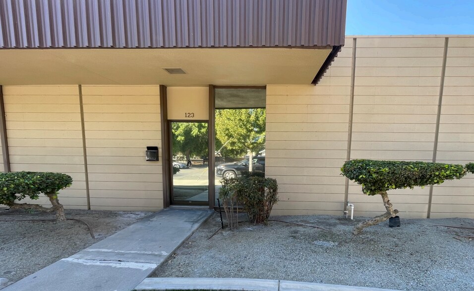 Primary Photo Of 123 N Stevenson St, Visalia Medical For Lease