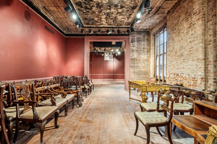 More Photos Of 409 Royal St, New Orleans Storefront For Sale