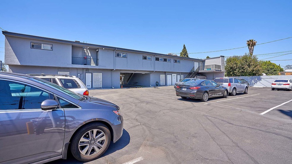 More Photos Of 1532-1538 W Commonwealth Ave, Fullerton Storefront Retail Residential For Lease