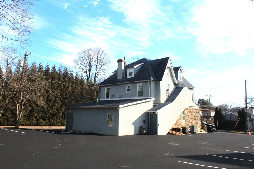 More Photos Of 31 Park Ave, Oreland Freestanding For Sale