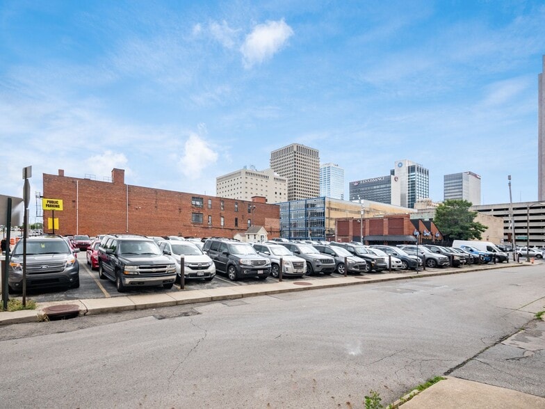 More Photos Of 168-170 N High St, Columbus Office For Lease