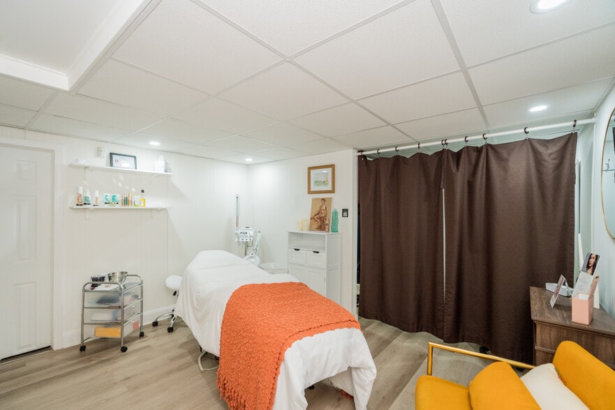 More Photos Of 1830 Western Ave, Albany Freestanding For Sale