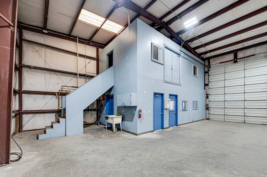 More Photos Of 8621 Antelope Dr, Houston Service For Lease