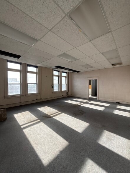 More Photos Of 121 W Walnut St, Rogers Storefront Retail Office For Sale