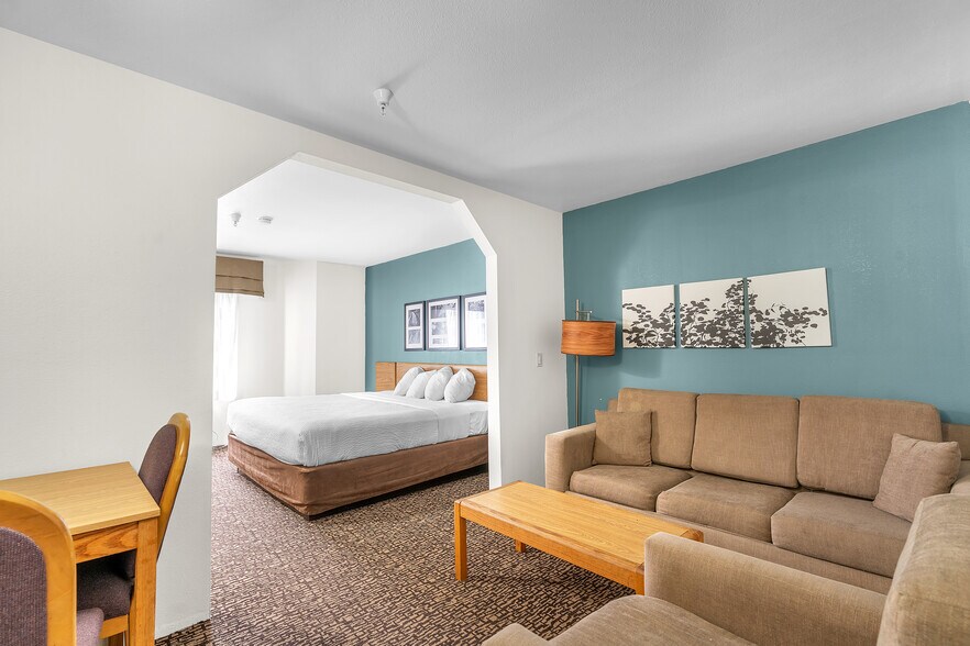 More Photos Of 220 Caravan Dr, Elkhart Hotel For Sale